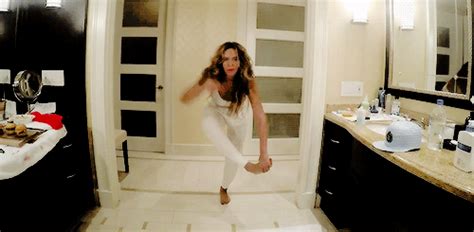 Beyoncés 711 Video 13 Dance Moves You Should Try To Bust Out This