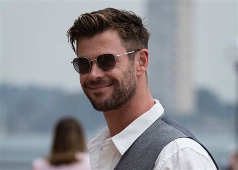 √ Chris Hemsworth Short Hair Style Thor Ragnarok What S With The Short Hair On Chris Hemsworth