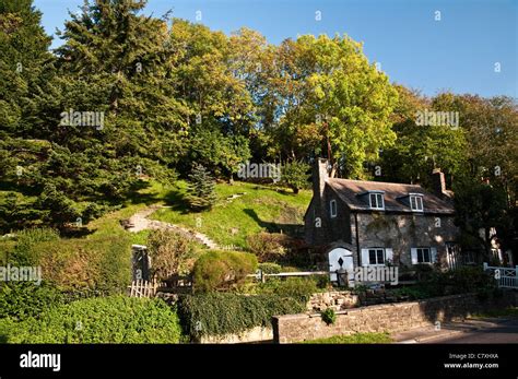 A House In The Picturesque English Countryside Stock Photo Alamy