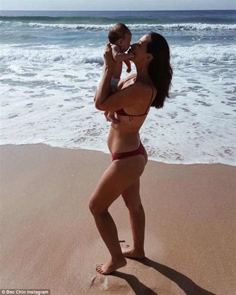 the bachelor s bec chin plays with her daughter in the sea daily mail online