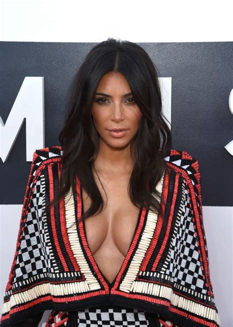 Kim Kardashians Bizarre Secret To Her Insane Cleavage On The Red