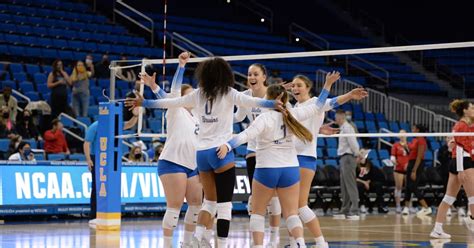 Ucla Womens Volleyball Sweeps Fairfield In Three Tight Sets To Open