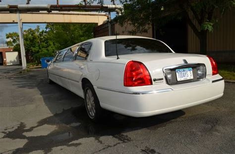 Purchase Used 2004 White 10 Passenger Lincoln Town Car Limo Limousine