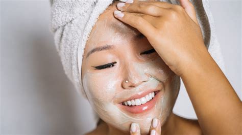 Massage Your Face With These 3 Ingredients In The Morning For Glowing