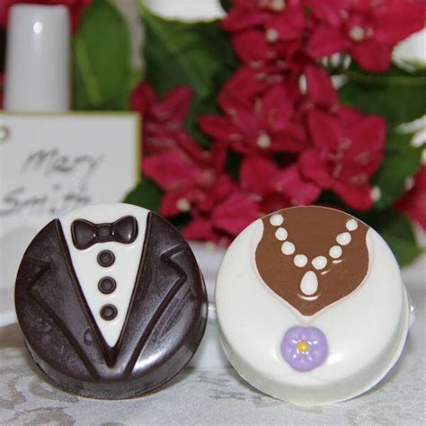 Chocolate Molded Bride And Groom Wedding Oreo Favors Oreo Chocolate