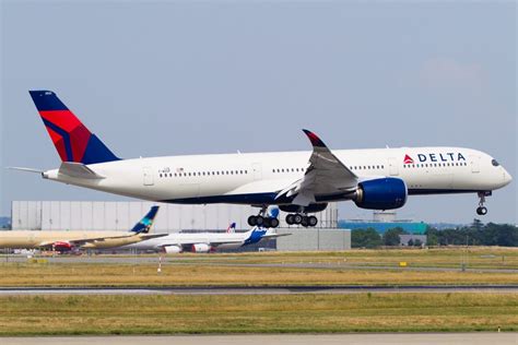 Delta Air Lines Airbus A350 900xwb N501dn Touches Down After A