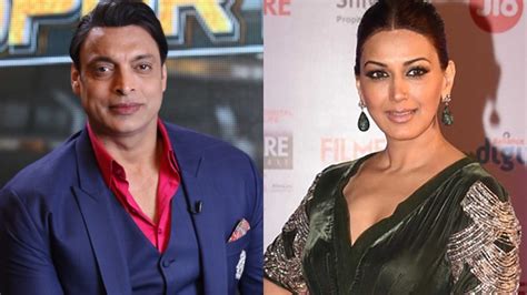 shoaib akhtar denies that he carries sonali bendre s photo in his wallet celebrity images