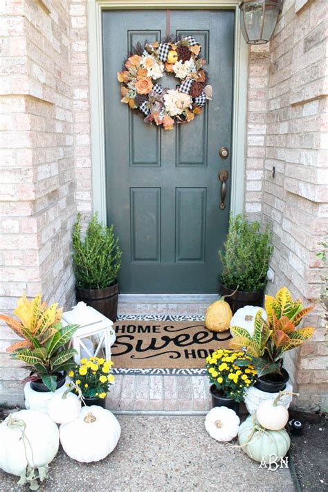 This Classic Fall Front Porch Is So Easy To Recreate With These Tips
