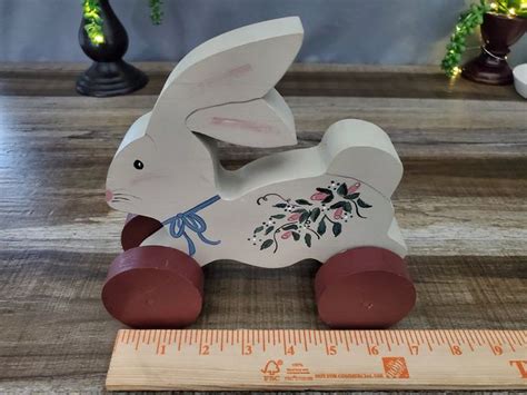 Walzen Holz Bunny Spielzeug Hase Auf Rädern Whand Bemalt Etsy In
