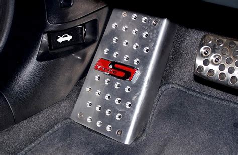 Five Reasons To Add A Dead Pedal To Your Car