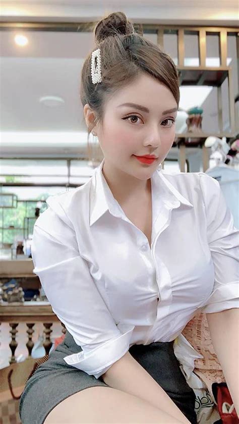 Chị dùng nước hoa loại này à? Ảnh đời thường nóng bỏng của dàn gái xinh 'Về nhà đi con'