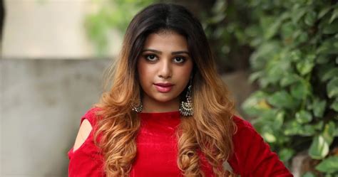 Nameera Mohammed Hot Navel Beautiful Photos In Red Blouse And Long Skirt Hd Latest Tamil