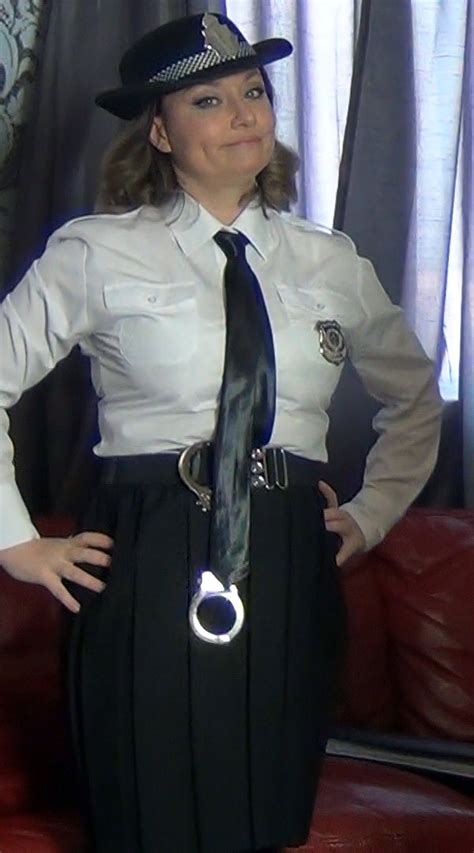 Pin By Pavlo White On Uk Uniform Policewoman Women Wearing Ties