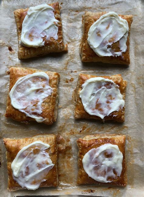 The cream cheese and butter also softens the strong pumpkin flavor. Easy Pumpkin Pie Pop Tart With Cream Cheese Glaze | Recipe ...