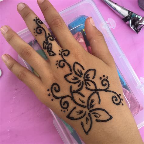 Cute Henna Flower Design On The Hand Simple Henna Tattoo Henna