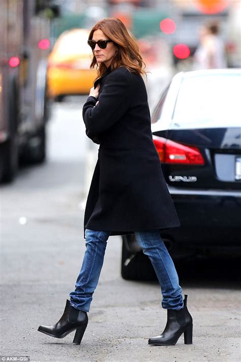 julia roberts 47 cuts a stylish figure in skinny jeans and black ankle boots as she steps out