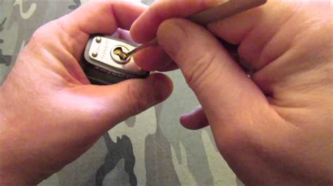 How to pick a master lock no 3 with a paperclip. Difference between spp'ing and raking a commercial Master Lock No 3 - YouTube