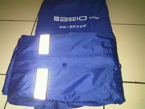Pasalnya, bagian dalam jas hujan motor ini mengusung bahan purin dan bagian luarnya mengandalkan bahan taslan. PERNAK PERNIK LUCU DAN UNIK: JAS HUJAN AXIO & ROSIDA