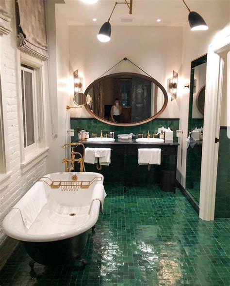 If you never considered decorating with emerald green before, i hope this post has convinced you what a great. Emerald + b/w + gold hardware in 2020 | Bathroom color ...