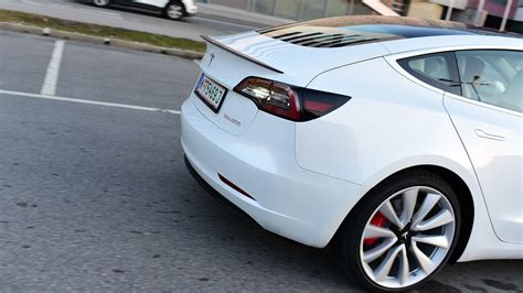 2020 Tesla Model 3 Performance Test Review Fahrbericht Weiß White