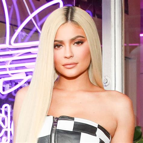 Kylie Jenner Just Dyed Her Hair Frosty Pastel Pink See Her New Look