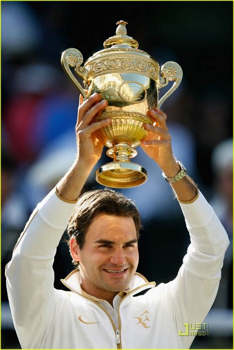 Roger Federer Wins Wimbledon 15th Major Photo 2031991