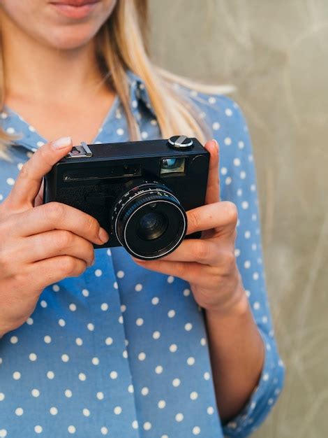 Free Photo Woman With Electronic Camera Device