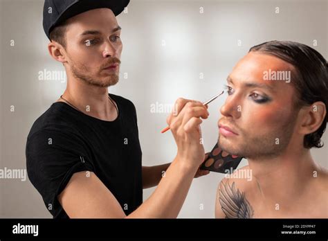 Make Up Artist Male Model Hi Res Stock Photography And Images Alamy