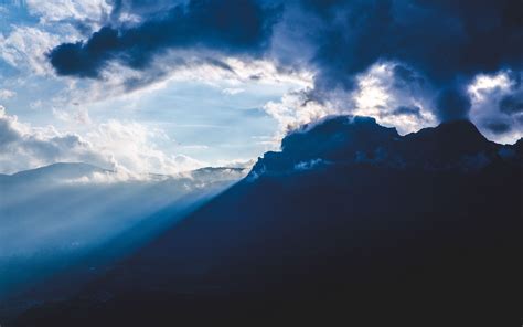 Download Wallpaper 3840x2400 Mountains Clouds Rays Fog Foothill