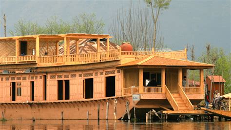 Sukoon Houseboat Dal Lake ⋆ Hotel ⋆ Greaves India