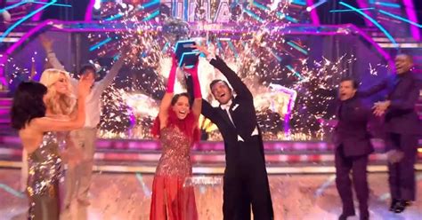 Bbc Strictly Come Dancing Fans Distracted By Iconic Behaviour And Say Please Check After