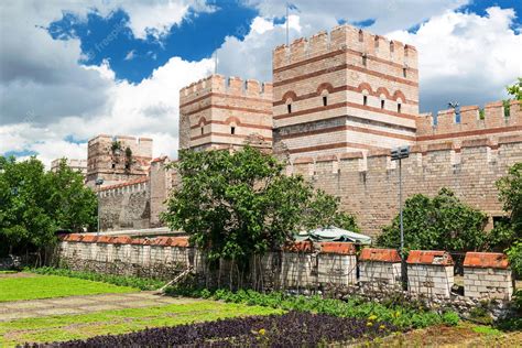 Premium Photo The Ancient Walls Of Constantinople In Istanbul Turkey