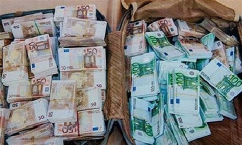 2 Million De Livre En Euro - Tébessa: saisie de 2 millions d'euros et plus de 45.000 dinars