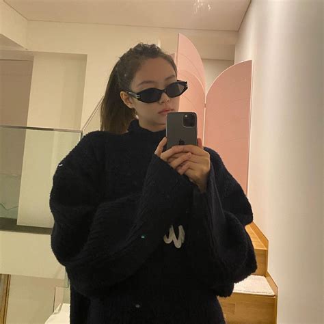 Blackpink Takes The Most Interesting Mirror Selfies Here Are 10 Times