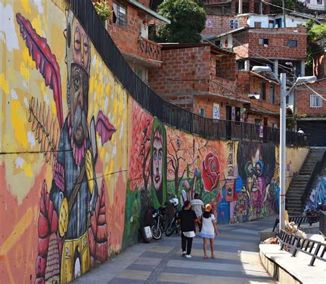 Comuna 13 Medellin Tour Day Tour In Medellin Uncover Colombia