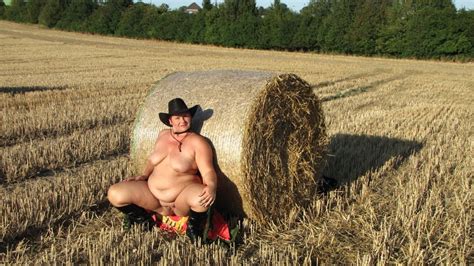 Anna Naked On Straw Bales 40 Pics Xhamster