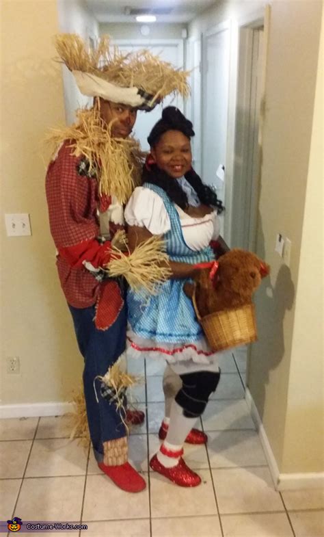 Dorothy And Scarecrow Couples Halloween Costume Creative Diy