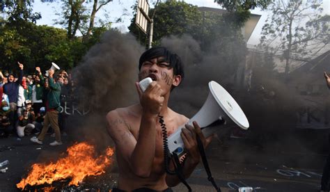asia protestas en indonesia contra la corrupción y la reforma del código penal