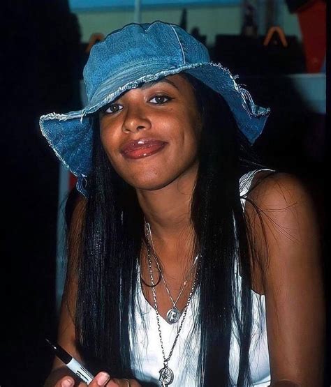 Aaliyah At Her „aaliyah“ Album Aaliyah Fans Worldwide ∞