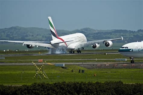 Emirates Airbus A380 800 A6 Edy Ek434 Dxb Akl Via Bne Arr Flickr