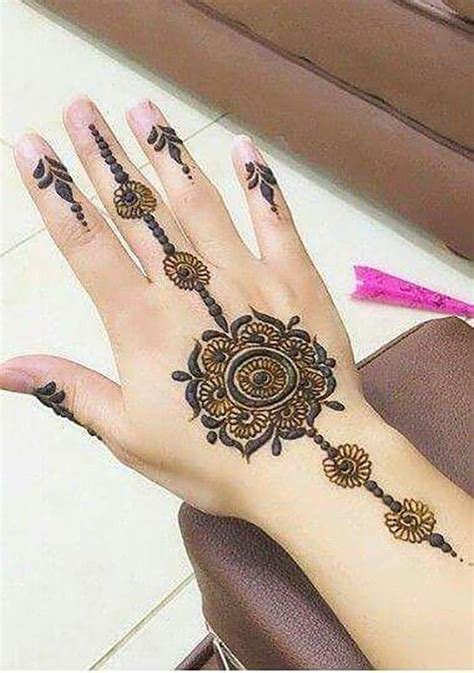 Easy And Simple Mehndi Designs That You Should Try In