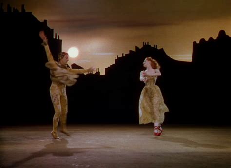 The red shoes is one of those rare, not quite a hit but definitely not a miss movies. Costumes and colour in 'The Red Shoes' | Classiq