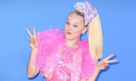 who is jojo siwa dating her coming out story as a lesbian the global coverage