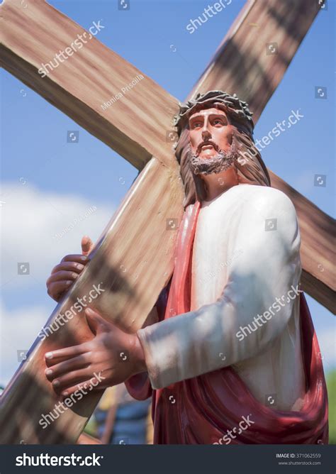 Jesus Christ Carrying Cross Calvary Stock Photo 371062559 Shutterstock