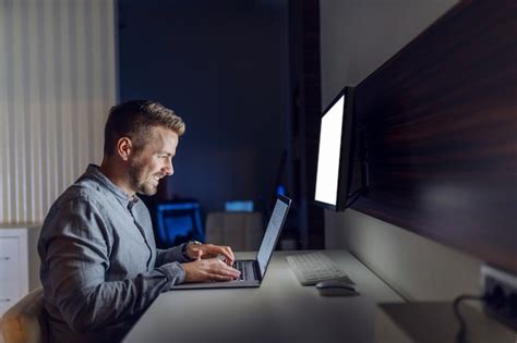 Premium Photo Smiling Caucasian Handsome Architect Sitting In Office