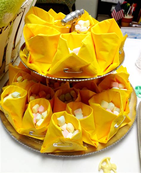 Flowers, gift baskets, roses, teddy bears Napkin diapers with mints for a baby shower | Baby shower ...