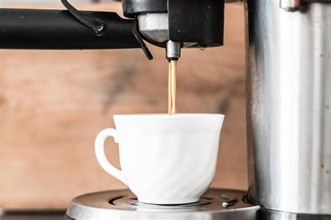 Jaki ekspres ciśnieniowy wybrać Ranking polecanych ekspresów do kawy