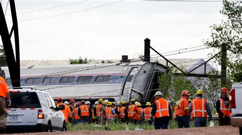 Obama Praises Train Crash First Responders