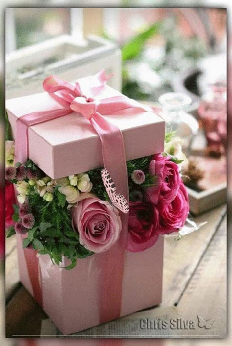 Frase di auguri di compleanno in una gif con biglietto con fiori. Pin di Emilia su Gül Çiçek gifs | Fiori di compleanno ...
