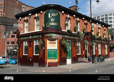 Lass O Gowrie Pub Charles Street Manchester Uk Stock Photo Alamy